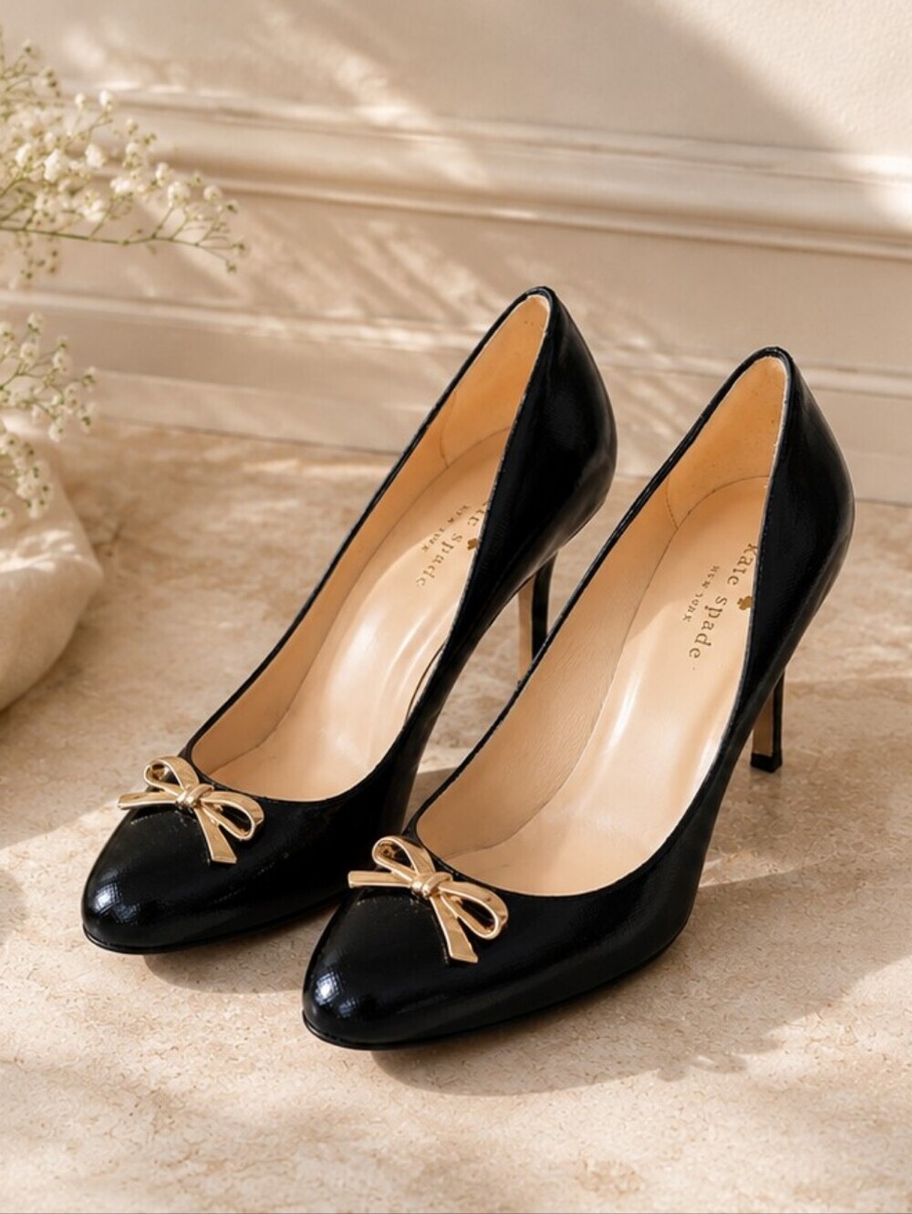NEW Kate Spade Antonella Black Patent Leather Gold Bow Heels Shoes